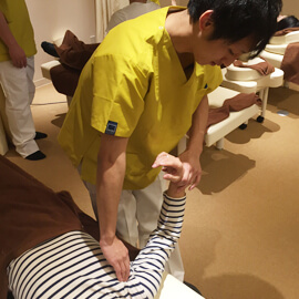 施術中