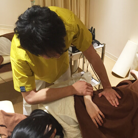 施術中